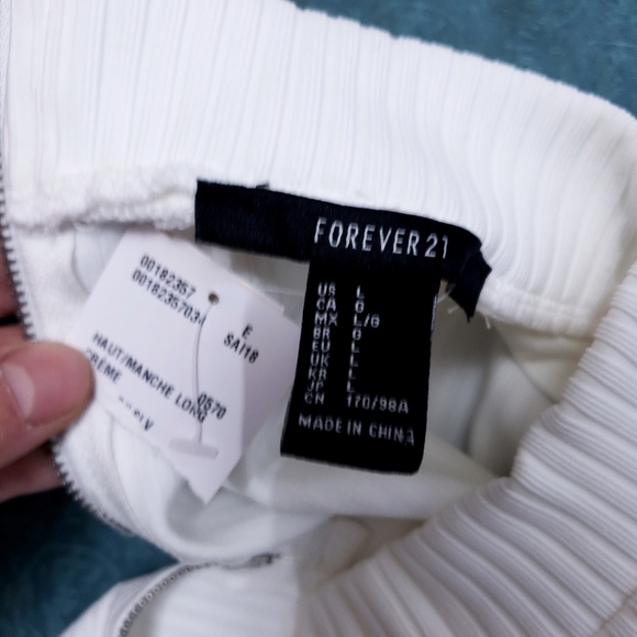 NWT Forever 21 Cropped Top Mock Neck White - Picture 5 of 5